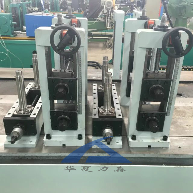 不銹鋼裝飾管制管機(jī)：扶手梯常用哪種不銹鋼材質(zhì)？
